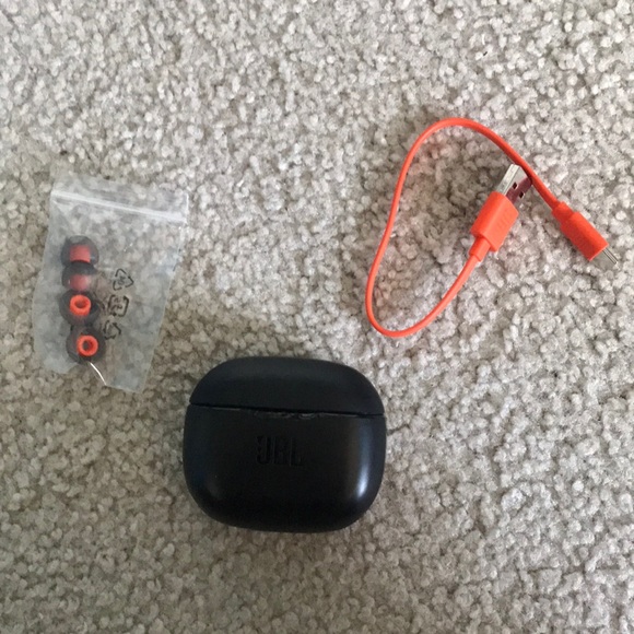 JBL wireless earbuds - Picture 2 of 5